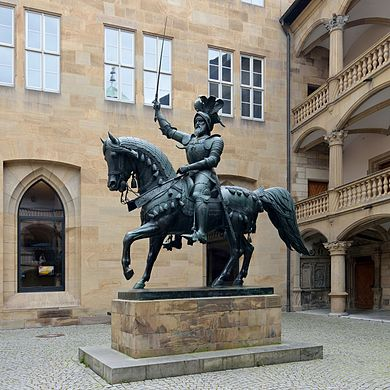 Statue équestre d'Eberhard V de Wurtemberg dans la cour du château de Stuttgart